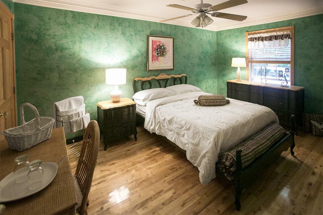 La Maison Bleue Du Lac Wallace Коатикук Экстерьер фото